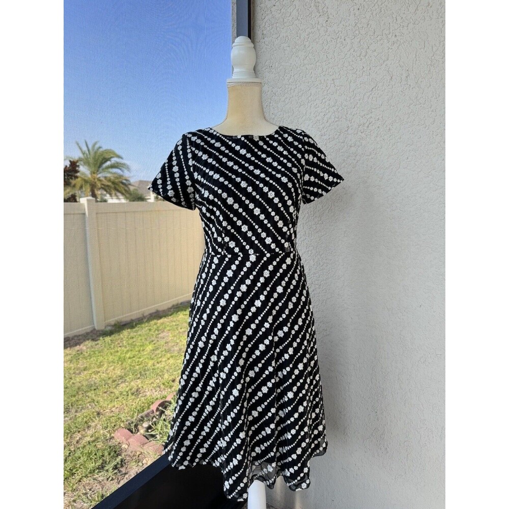 RSVP by Talbots 6P Dress Diagonal Lace Fit Flare Black White Floral Embroidery